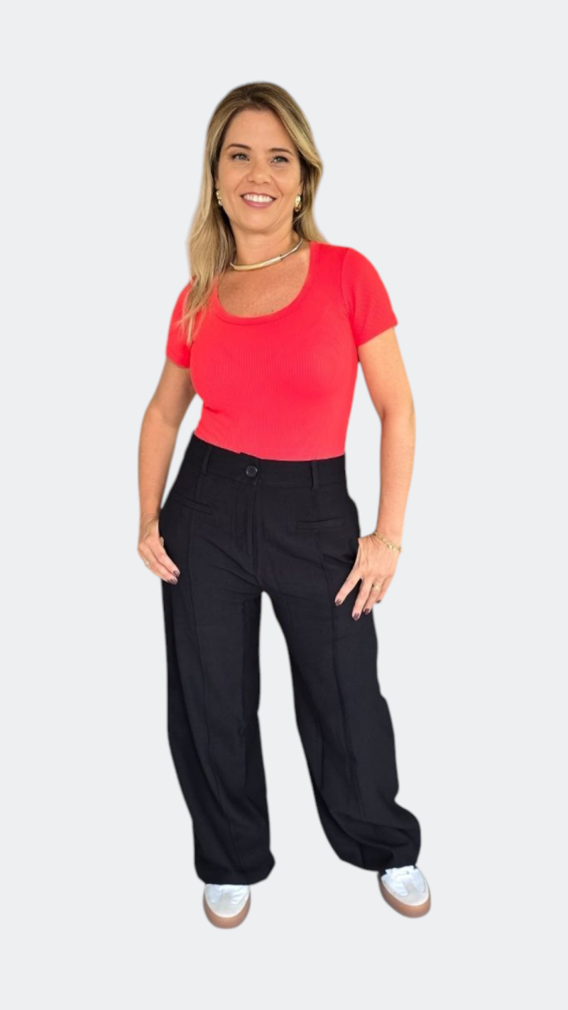 Imagem de Body Classic U Canelado em Poliamida com Decote U e Manga Curta Coral - Frescor, Conforto e Versatilidade para o Dia a Dia